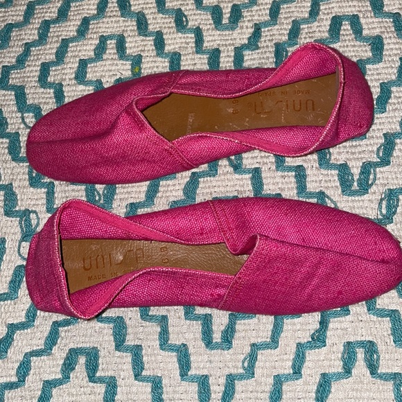 EUC Unisa Flats - Picture 2 of 4